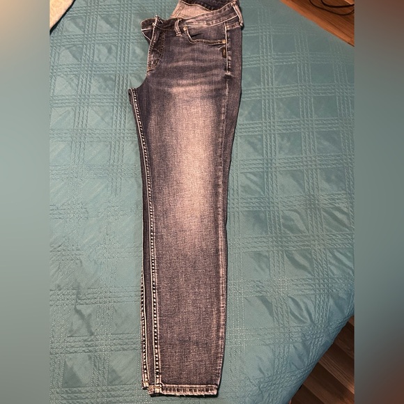 Silver Jeans - Picture 3 of 6